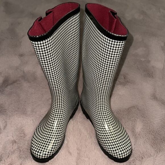 Austin Trading Co. Shoes - Women’s Austin Trading Co. Houndstooth Rain Boots Size 6